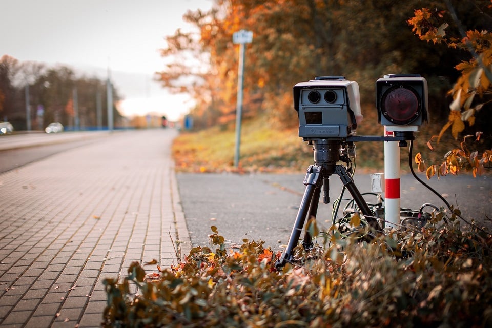 Ces nouveaux radars peuvent verbaliser 8 infractions grâce à l'IA